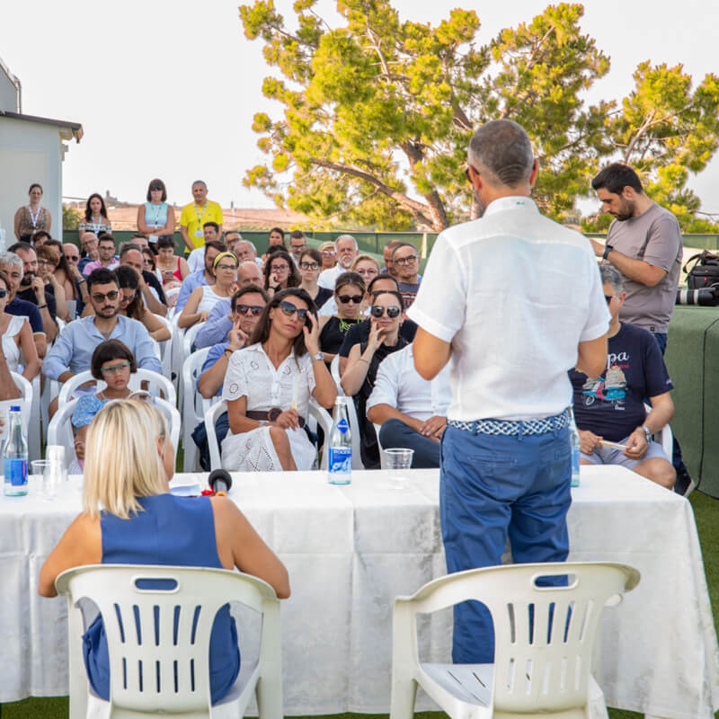 Evento del Molino Agostini con pubblico all'aperto