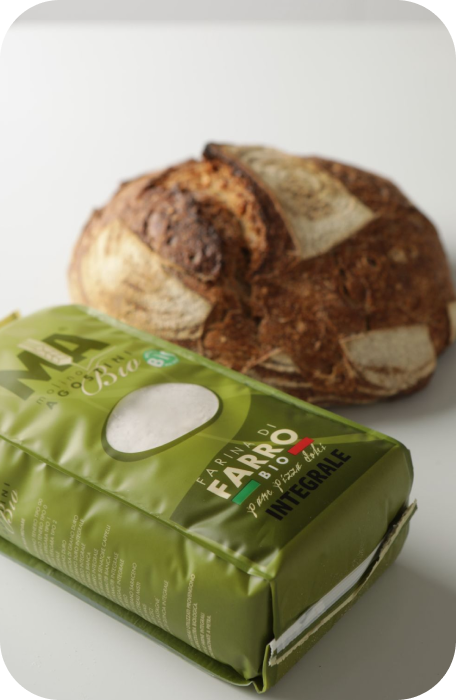 Pane e confezione di farina Molino Agostini