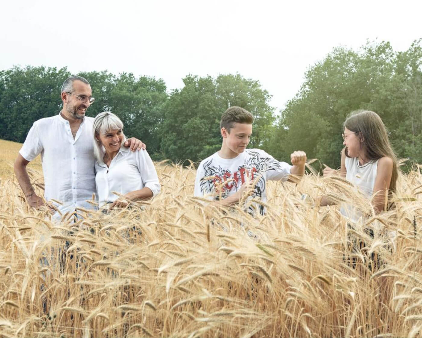 Famiglia tra le spighe di grano del Molino Agostini